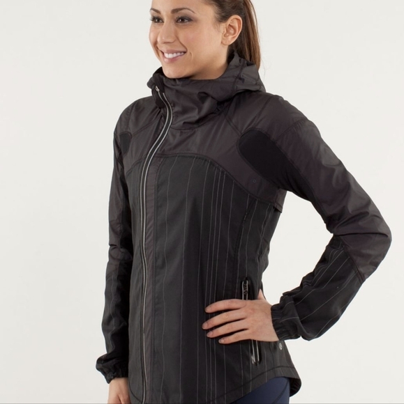 Lululemon Run: Get Up And Glow Jacket *Reflective 360 women's size 6 - Picture 1 of 16